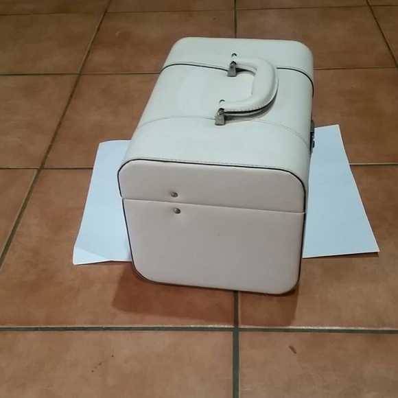 COPY - vintage cream Tosca makeup case - Picture 3 of 7